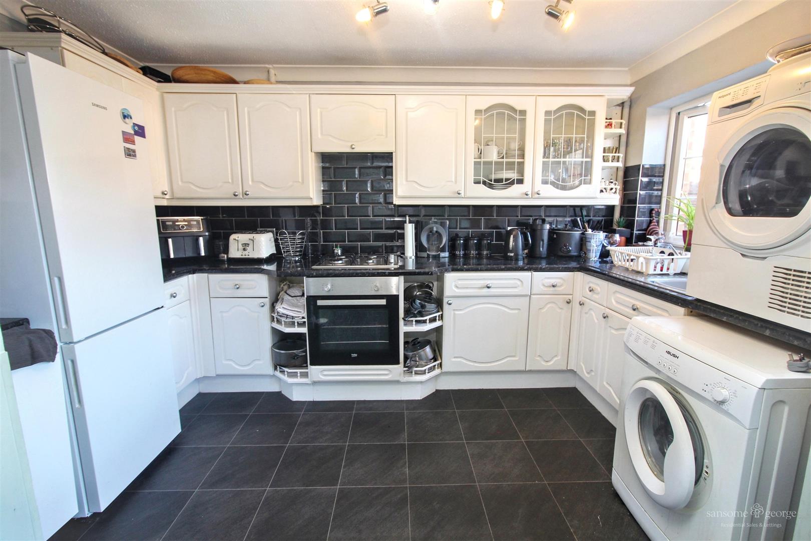 3 bed property in Bromley Walk, Reading